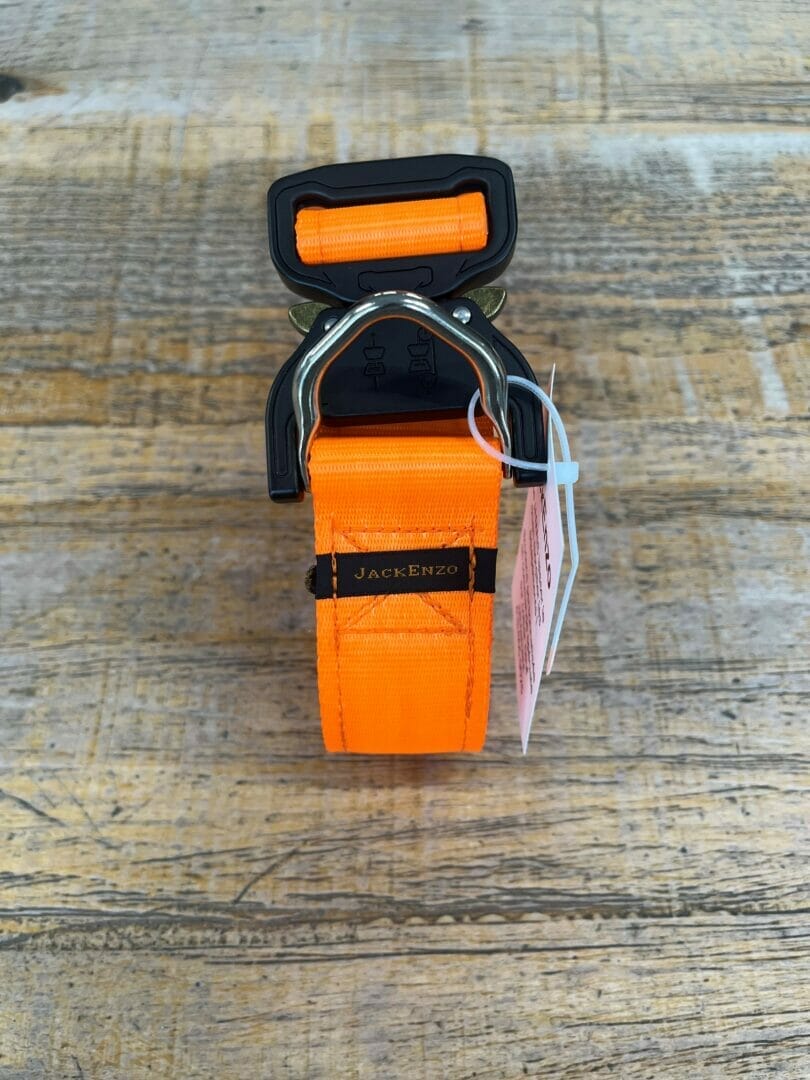 JackEnzo – Collier avec boucle en métal style militaire – Orange